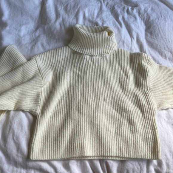 Crème Knit Sweater - Picture 2 of 2